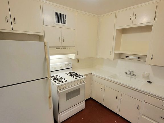 4th image of 3615 E Bellevue St