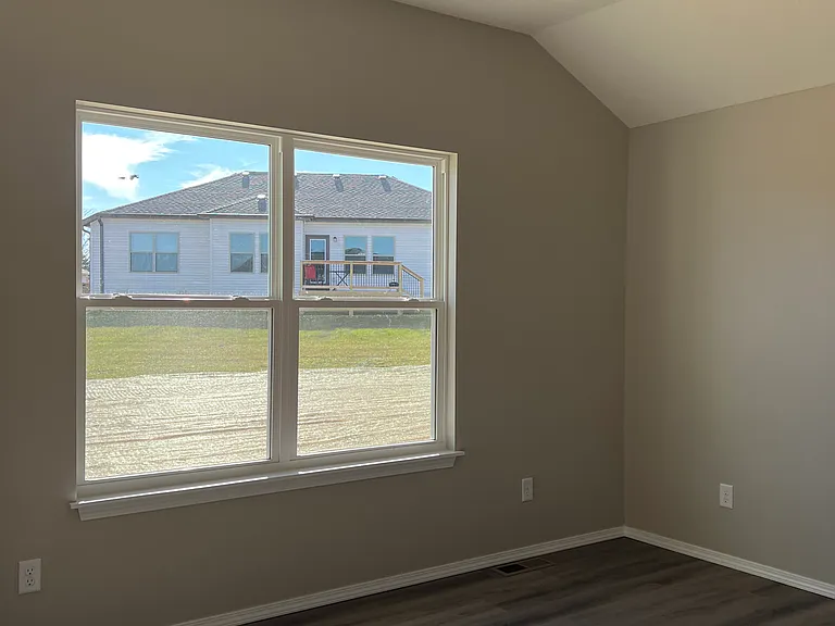 2979 N Dickerson Ave — Photo 9
