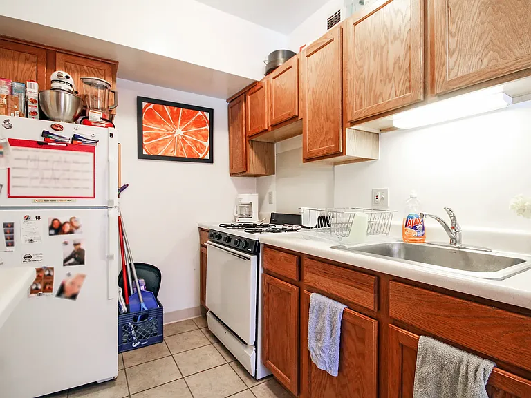 1 Bedroom (Dinning Nook) (Courtyard)