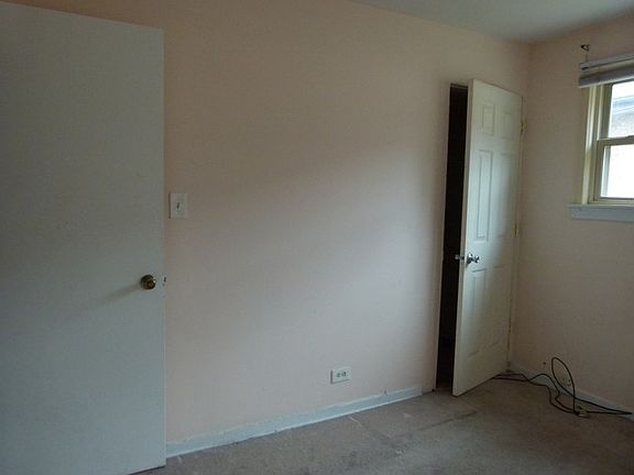 5th image of 232 E Hirsch Ave