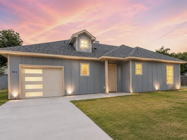 804 S 4th St, Bonham, TX 75418