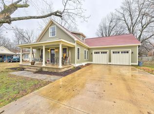 209 S Ozark St, Prairie Grove, AR 72753