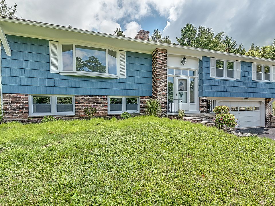 1st image of 411 Churchill Ln