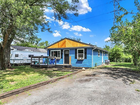 2nd image of 4039 Desmond Ave