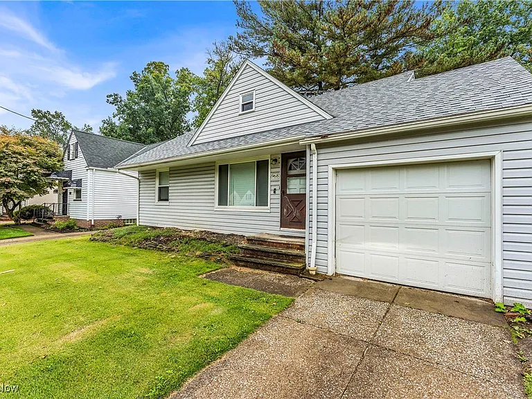 968 S Green Rd — Photo 2