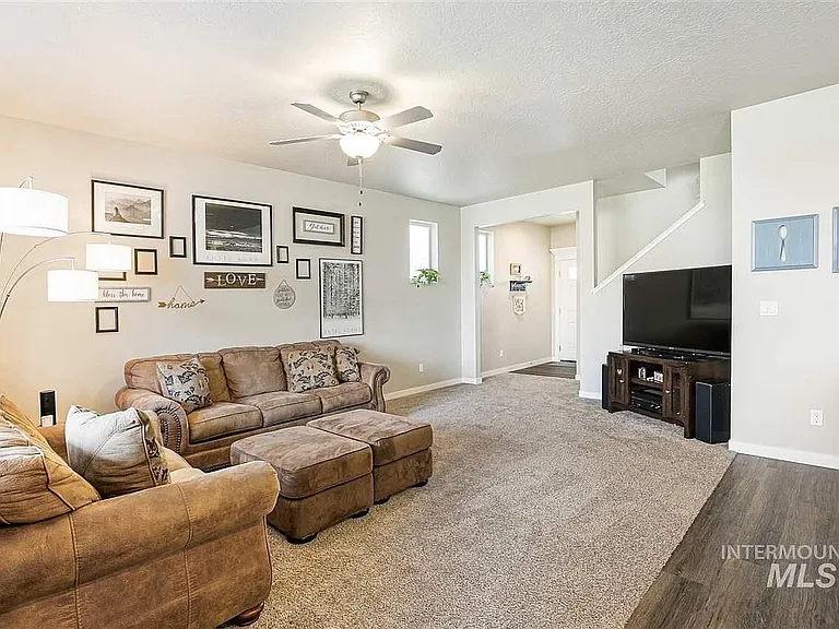 2087 S Hills Ave — Photo 17