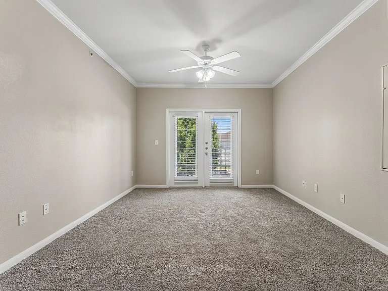 Point Royale Apartments — Photo 7