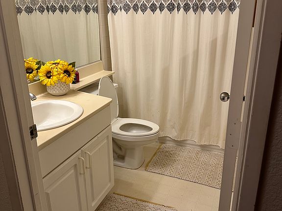 5th image of 75-6081 Alii Dr APT K203