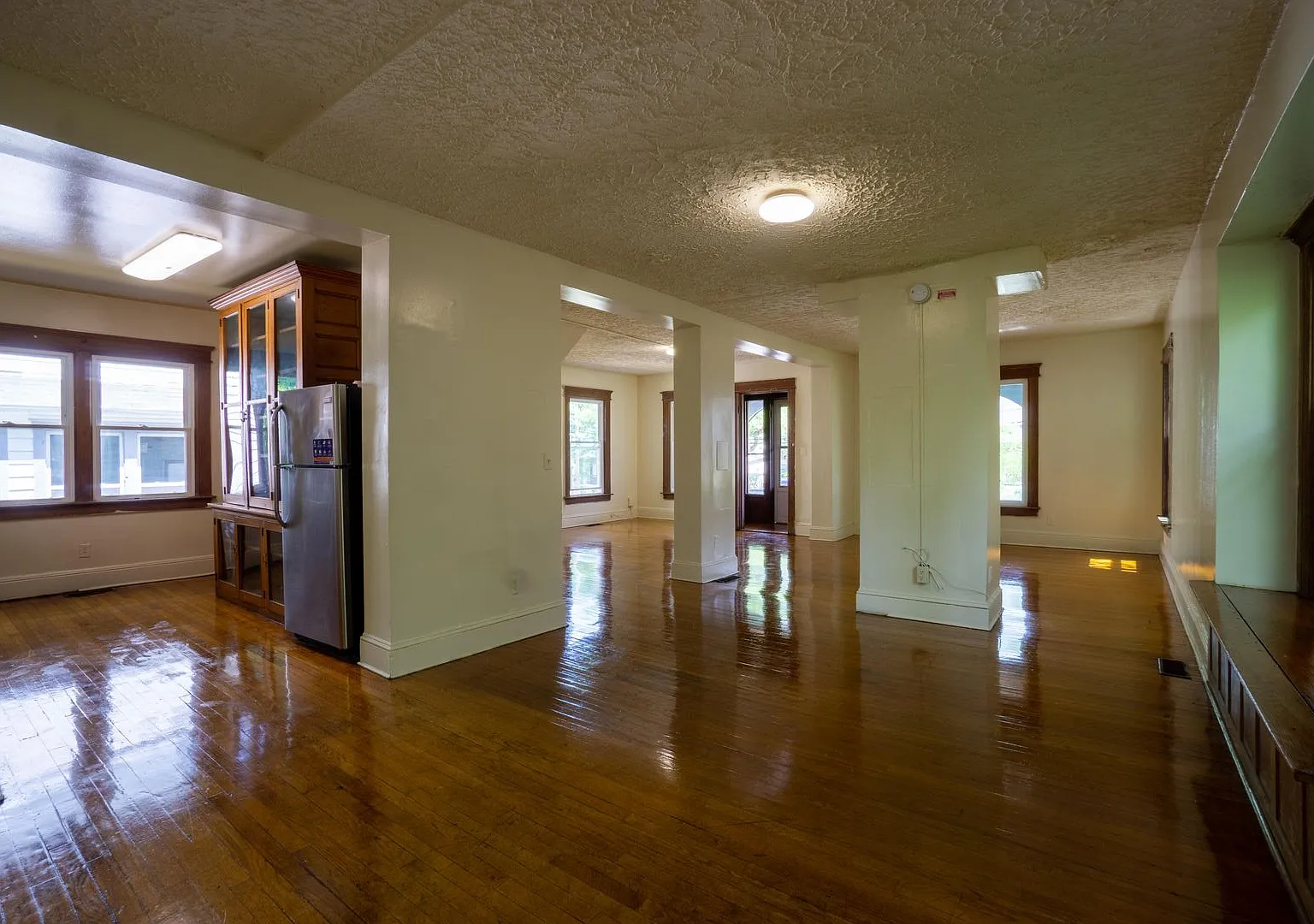 960 Lancaster Ave - Available 6/1/27 - Single Family Home — Photo 3