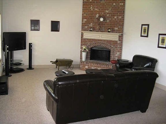 2nd image of 4605 Whitehall Ct