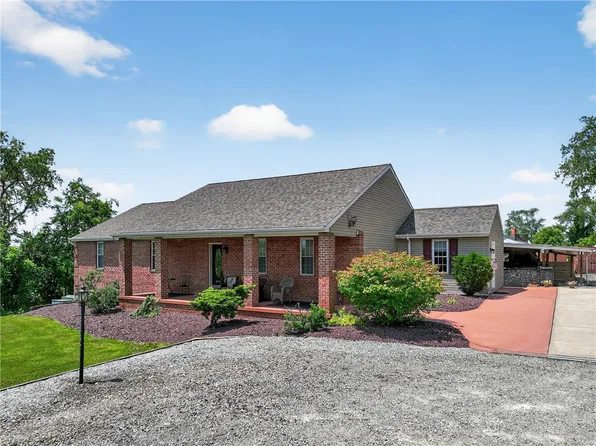 115 Magnolia Ln, Coal Center, PA 15423