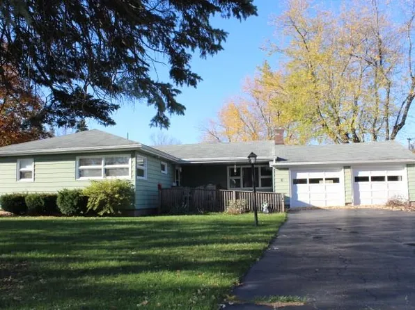 51 Meadowbrook Dr, Albion, NY 14411