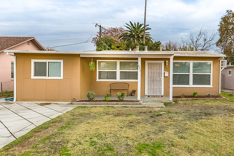 831 Elder Dr photo 1