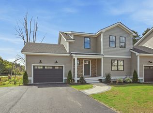 137 Essex St, Middleton, MA 01949