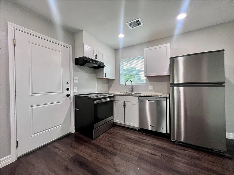 207 S Avenue A #B — Photo 4