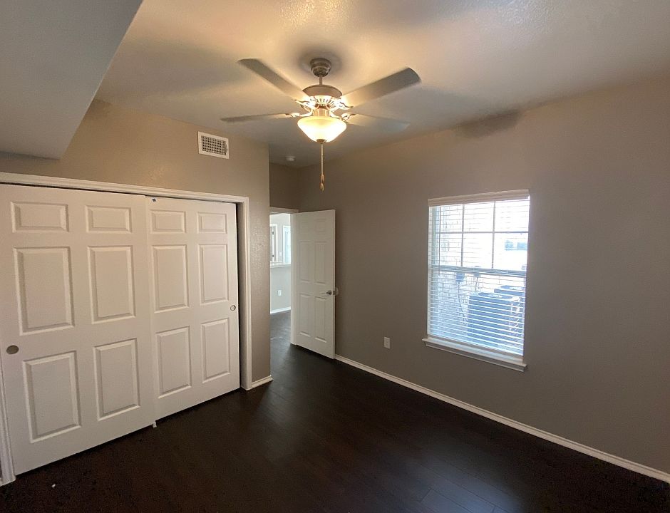 Unit bedroom