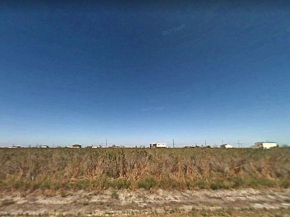 3rd image of 400 Royal Oak Dr