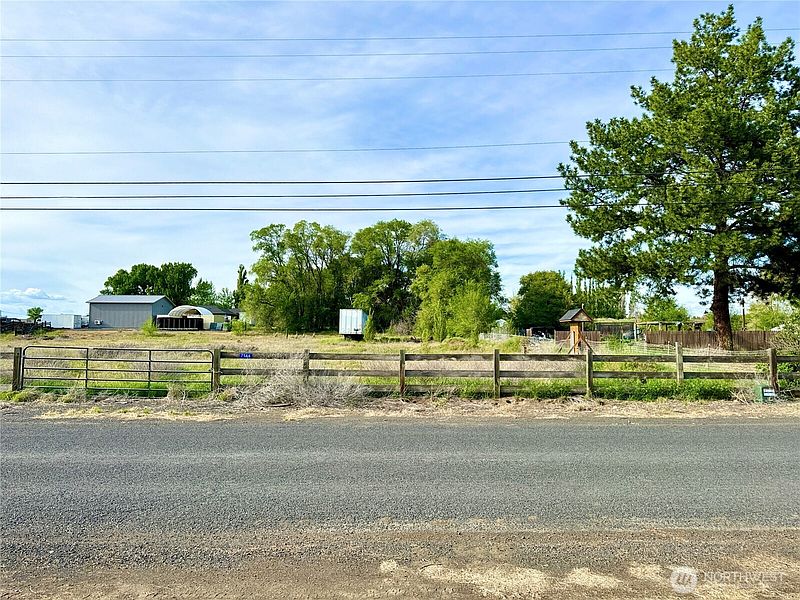 2nd image of 7566 Rainier Road NE
