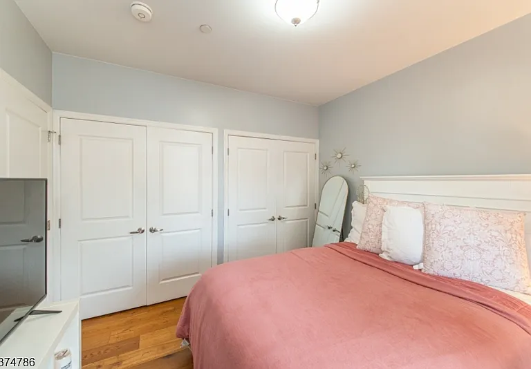 276 Chestnut St #1G — Photo 13