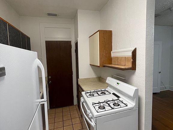 4th image of 809 W Platt St APT 8
