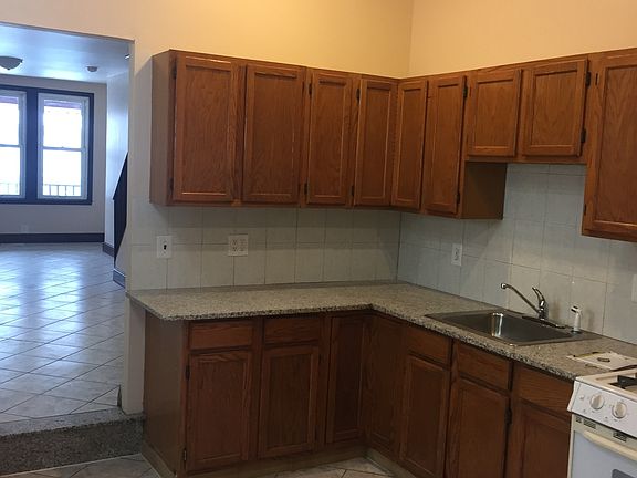 2nd image of 214 Cumberland St