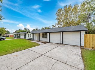 218 Southbrook Cir, Houston, TX 77060