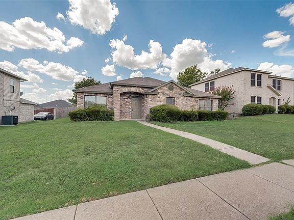 3rd image of 321 Sandlewood Ln