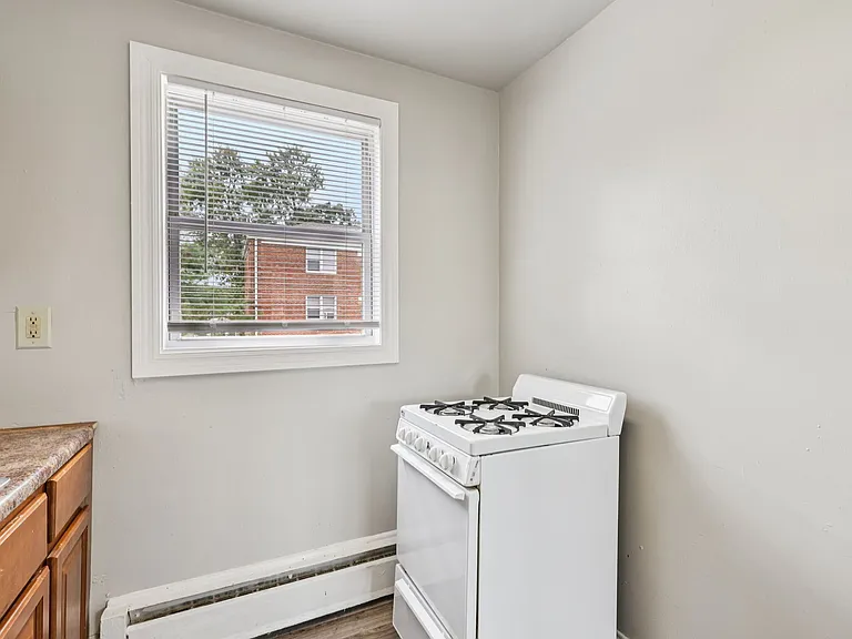 Oaklee Village Apartments — Photo 49