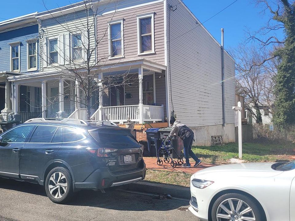 2nd image of 2223 14th St SE