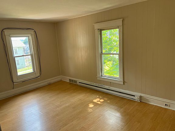 3rd image of 613 E 6th St #2
