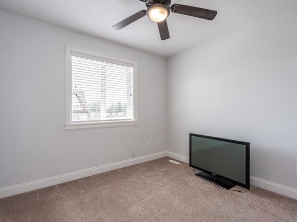 4 bedroom rental in Surrey — photo 15