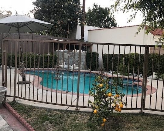 5th image of 143 S Lucerne Blvd