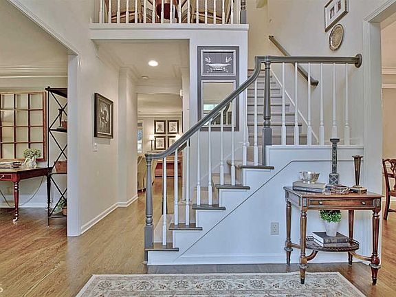 5th image of 103 Biltmore Trce