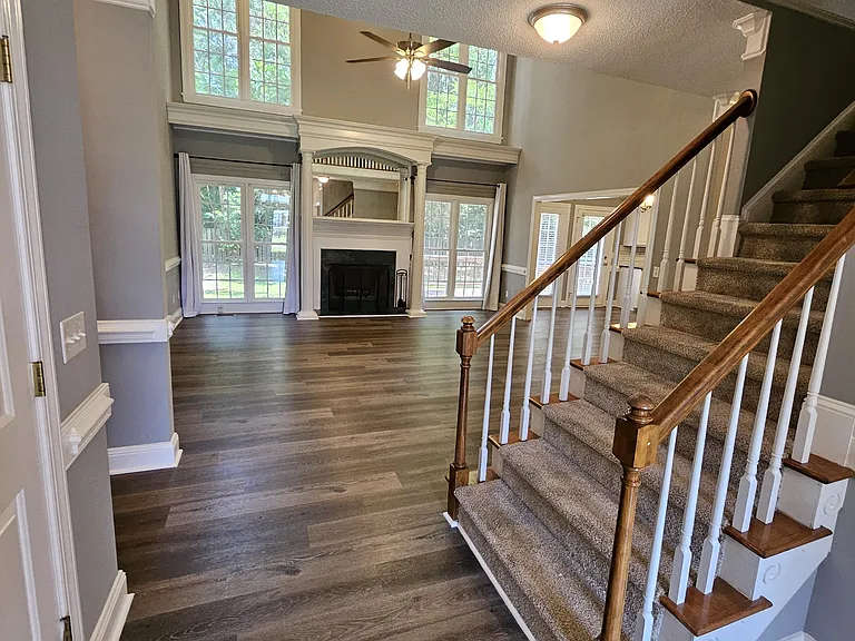 214 N Marion Dr — Photo 3