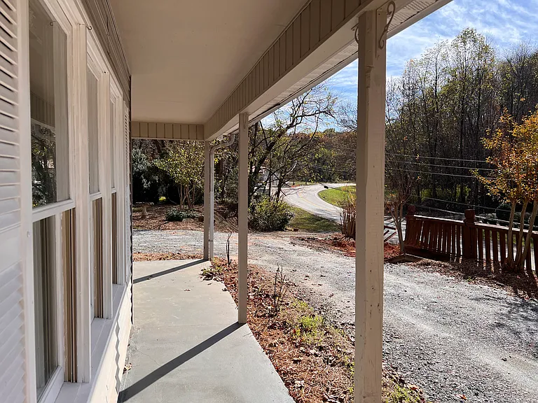 1828 Memorial Hwy — Photo 4