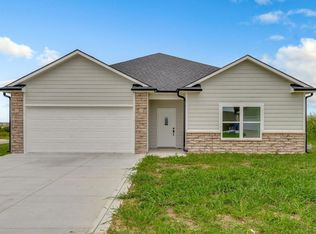 2604 Heron Cir, Junction City, KS 66441