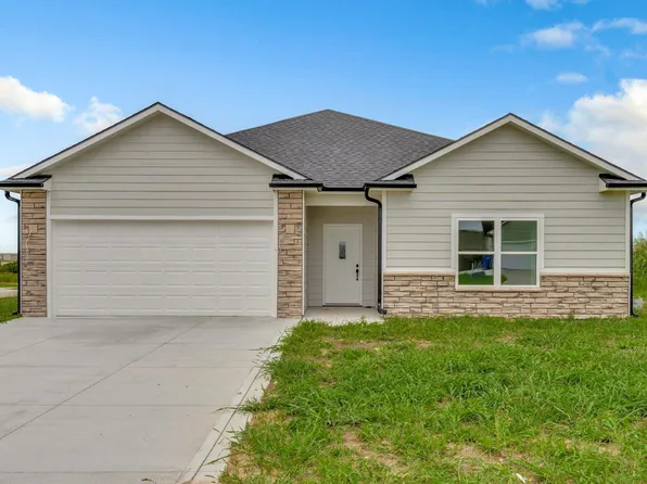 2604 Heron Cir, Junction City, KS 66441