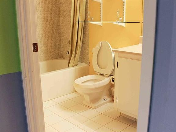 5th image of 210 174th St APT 2209