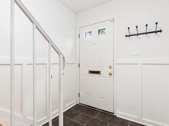 2nd image of 2786 Chateau Cir S