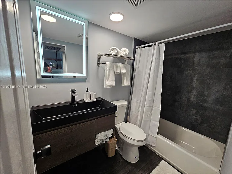 19201 Collins Ave #324 — Photo 4