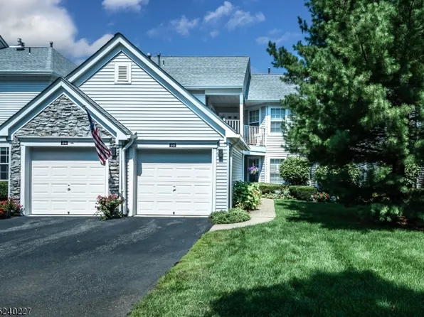 36 Lagoon Way, Roxbury Twp., NJ 07852