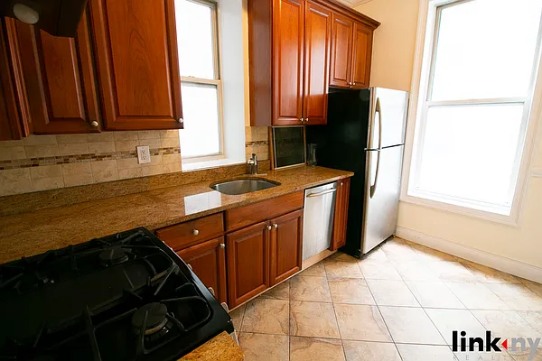 Rented by Link NY Realty | media 10