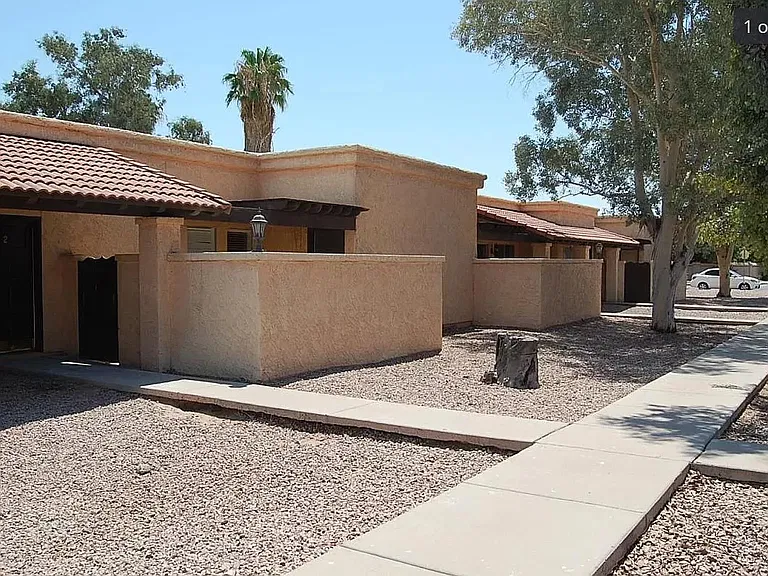 725 N Arrowhead Dr #3 — Photo 1
