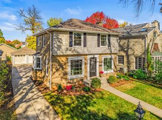 926 E Courtland Pl, Whitefish Bay, WI