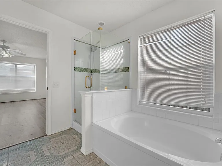 1407 Autumncrest Dr #5 — Photo 16