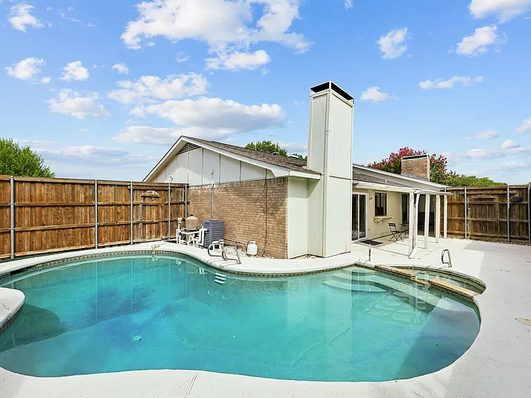 2604 Winding Creek Dr — Photo 2