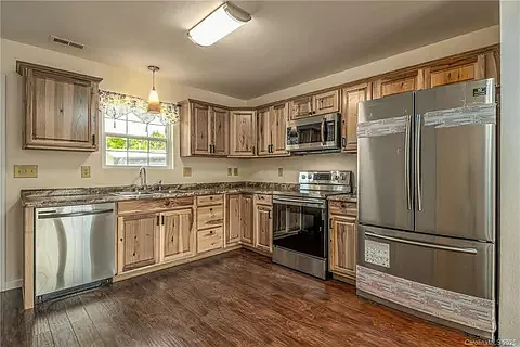 40 Eddie Dr — Photo 6