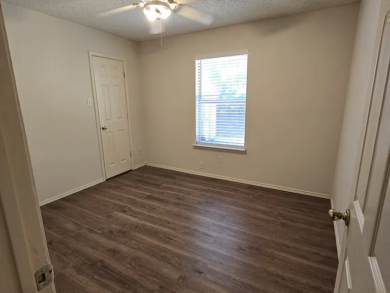 8028 Clear Brook Cir — Photo 19