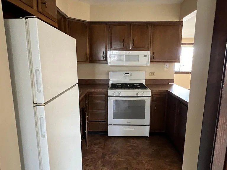 140 W Saint Charles Rd #1 — Photo 4