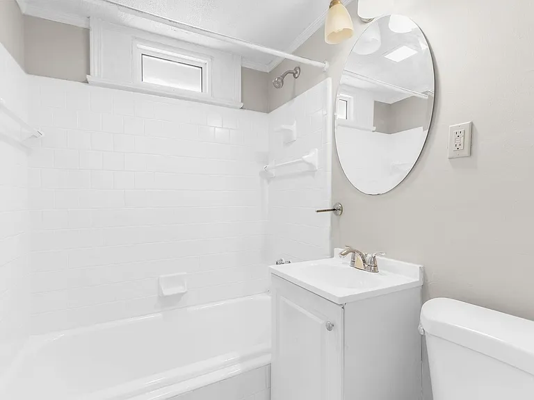 Charleston Court — Photo 14